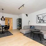 Modern Luxury Penthouse アパートホテル 4*