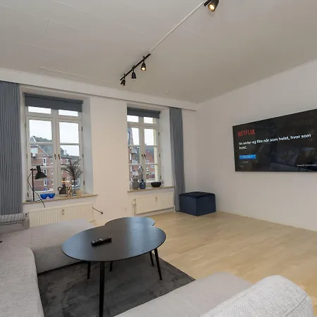 Modern Luxury Penthouse 公寓式酒店